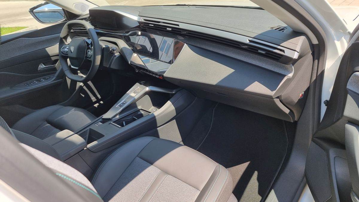 Peugeot 308 SW (19).jpg