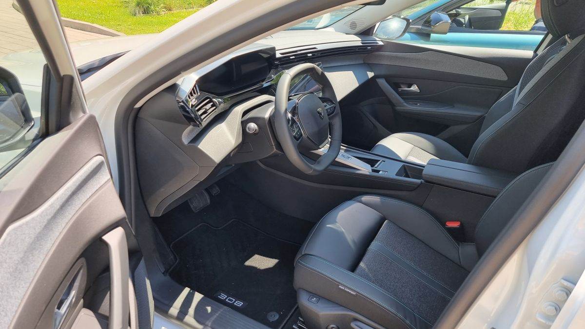 Peugeot 308 SW (23).jpg