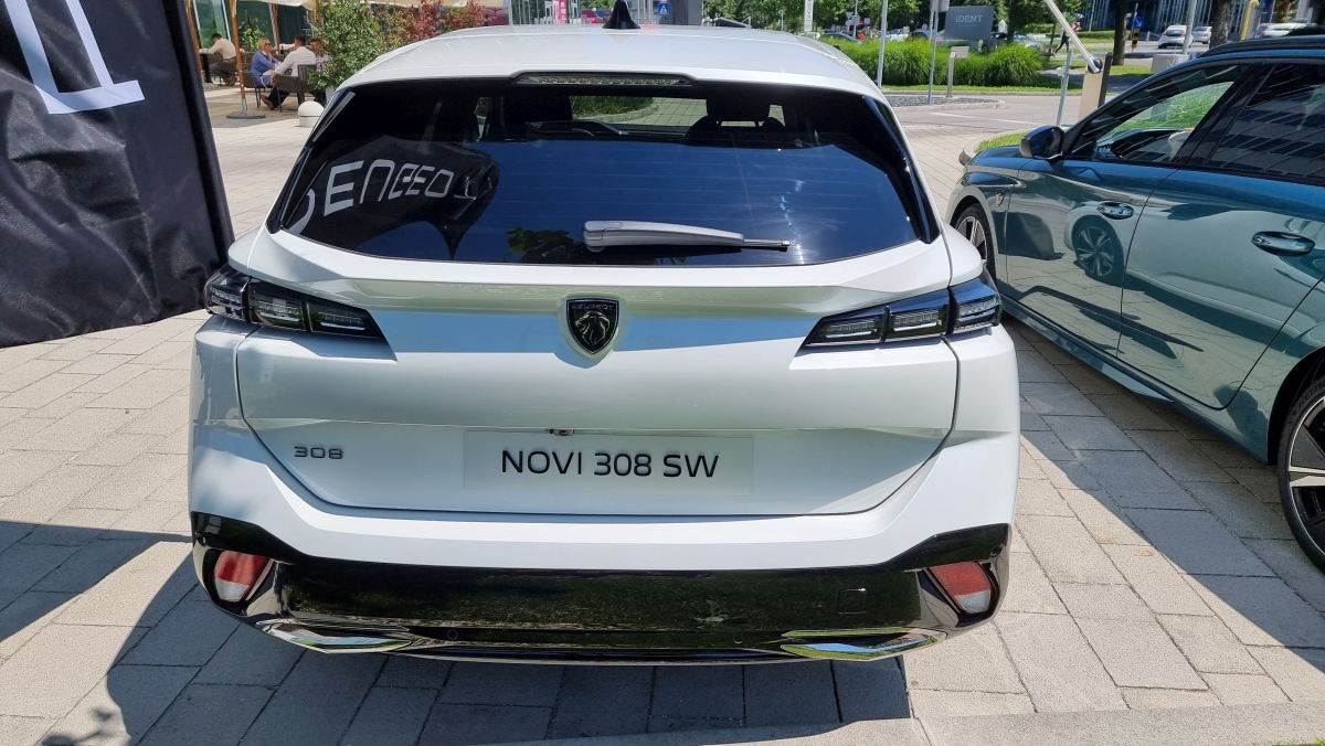 Peugeot 308 SW (25).jpg