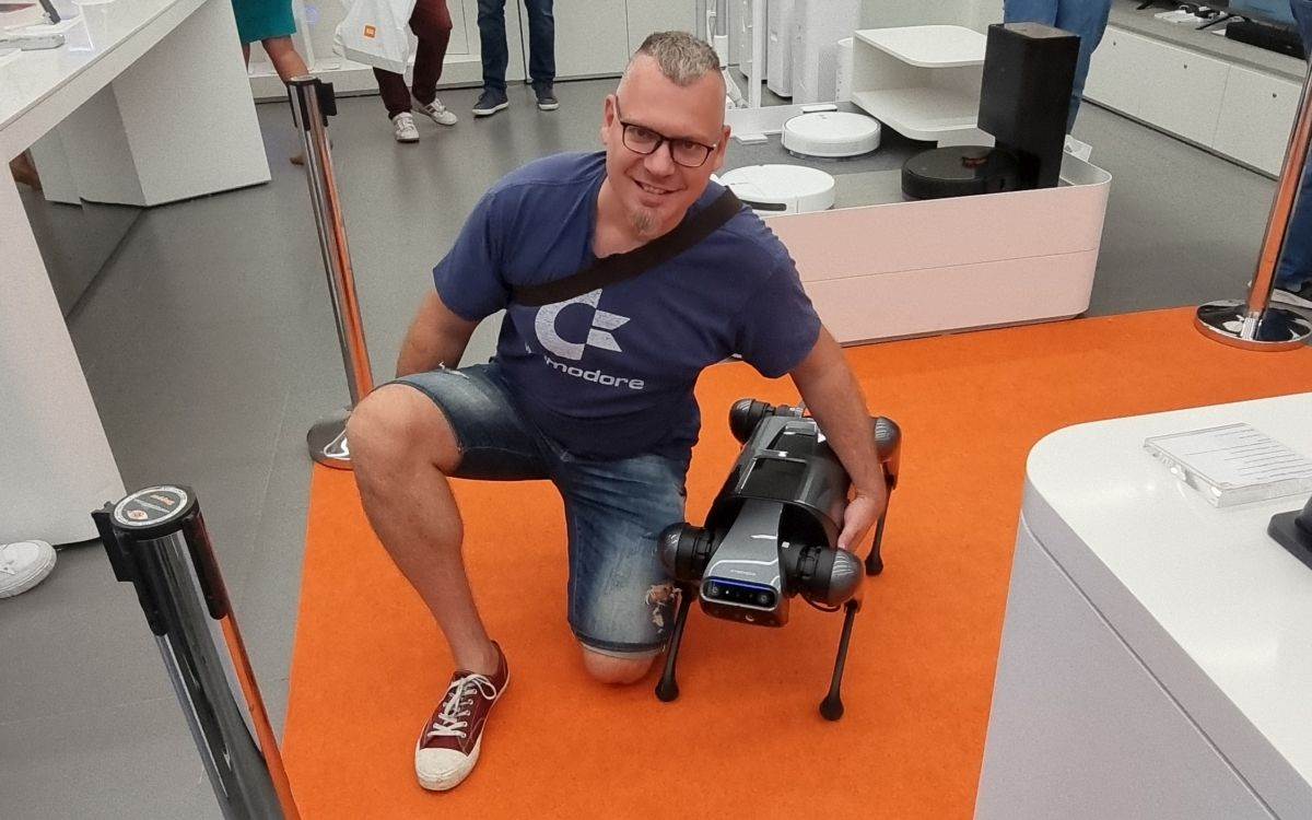 Hrvoje Hladnik & Xiaomi CyberDog (2).jpg