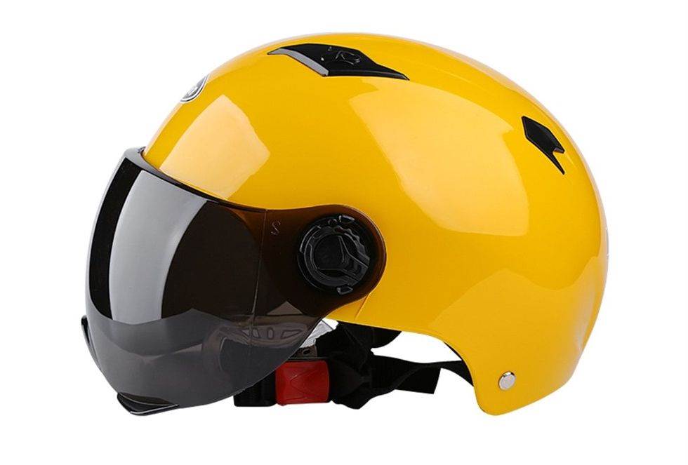 Kaciga za romobil s vizirom (1).jpg