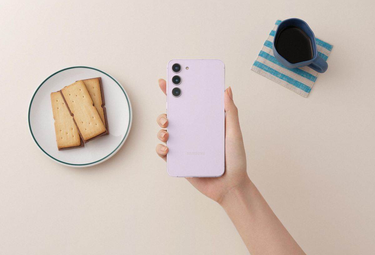 POČASTITE SE DODATNO: Uz pametni telefon dobit ćete sat na poklon