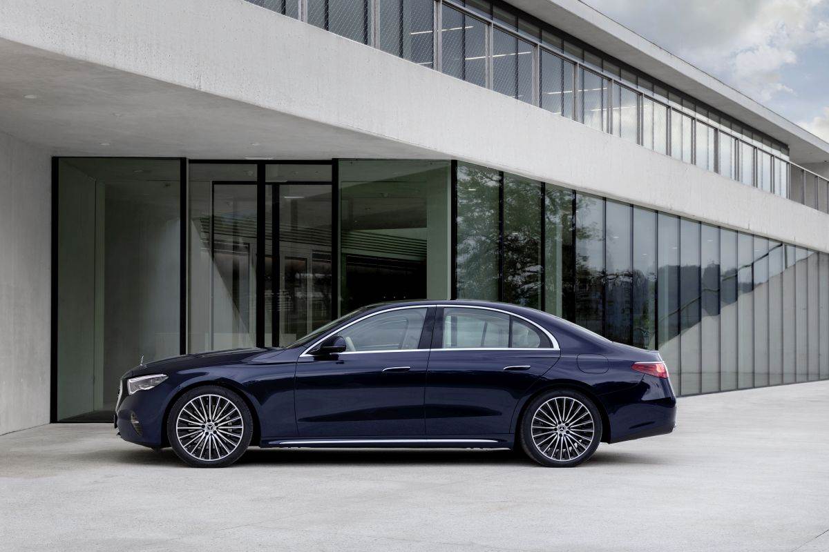 Mercedes-Benz E-klasa 2023 (3).jpg