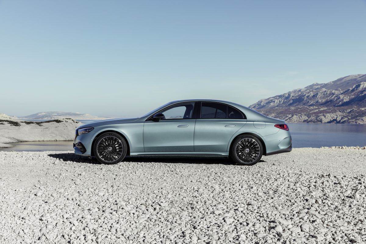 Mercedes-Benz E-klasa 2023 (7).jpg