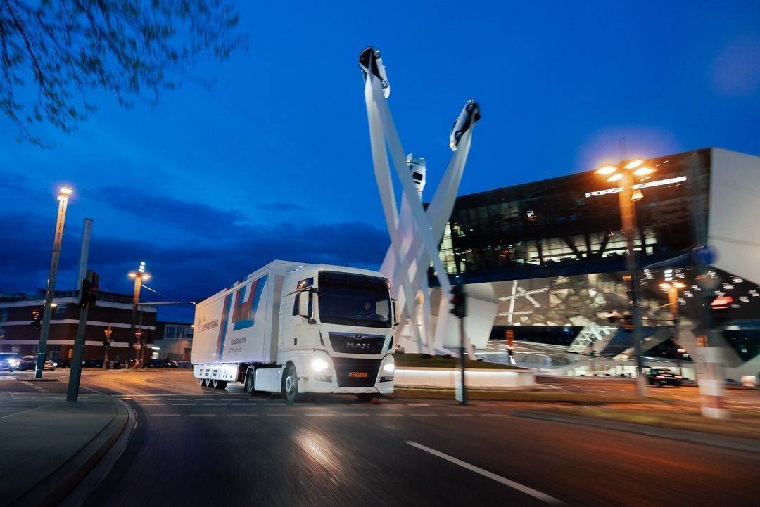 Porsche Heritage Truck_2.jpg