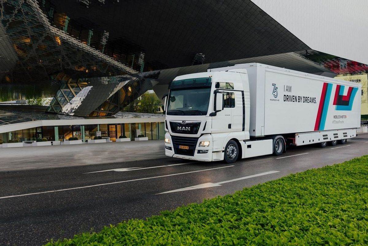 Porsche Heritage Truck_3.jpg