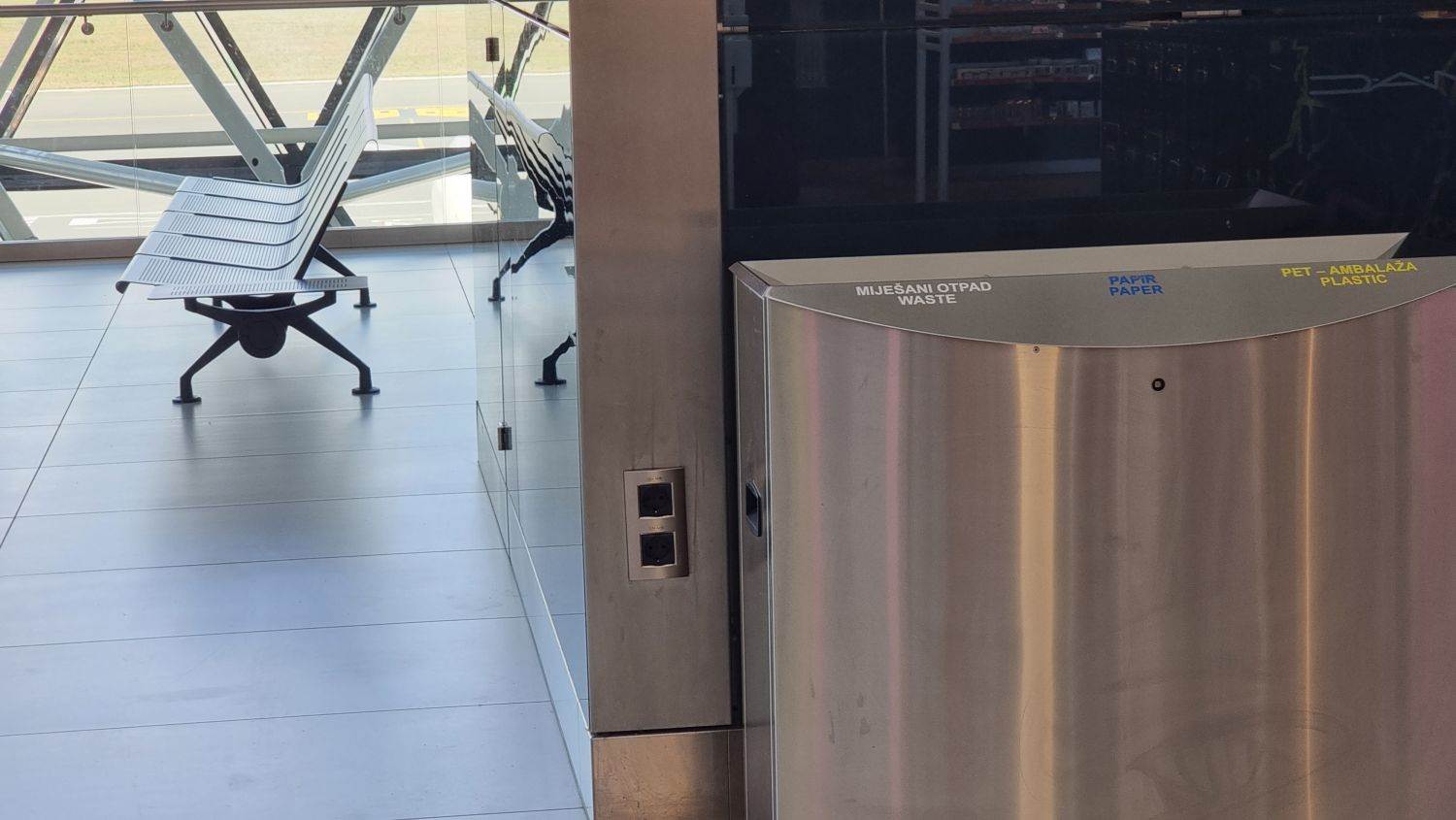 Međunarodna zračna luka Zagreb d.d. utičnice aerodrom Zagreb (9).jpg