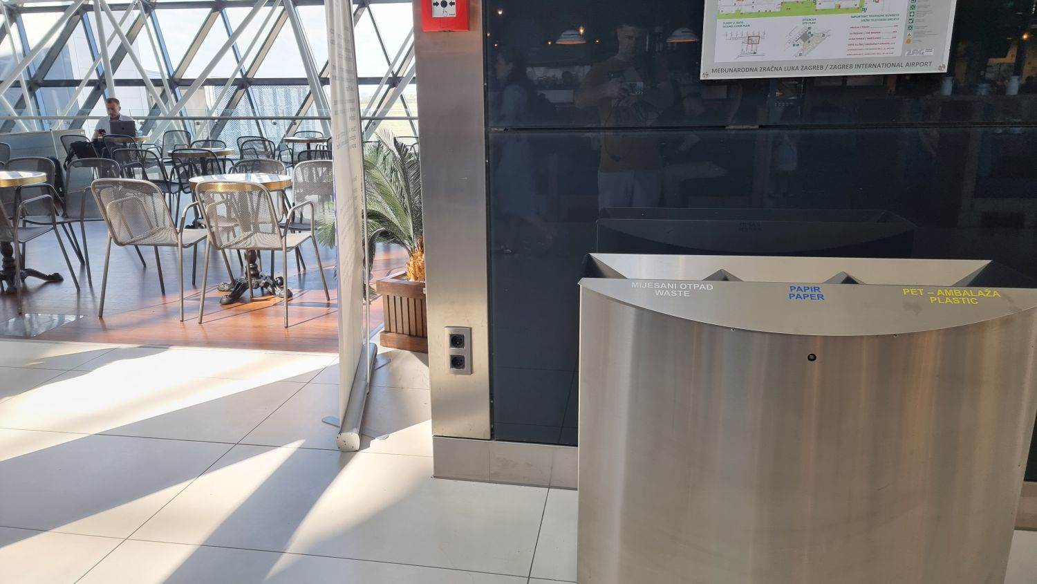 Međunarodna zračna luka Zagreb d.d. utičnice aerodrom Zagreb (12).jpg