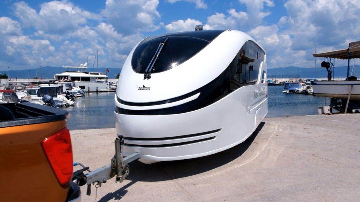 Amfibijski cestovni karavan (4).jpg