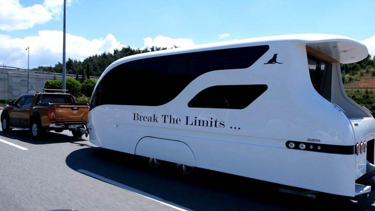 Amfibijski cestovni karavan (9).jpg