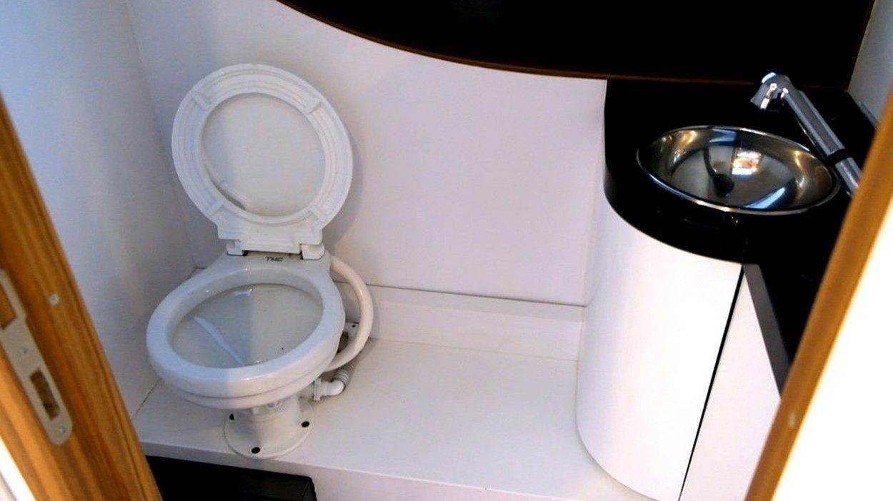 Amfibijski cestovni karavan (10).jpg