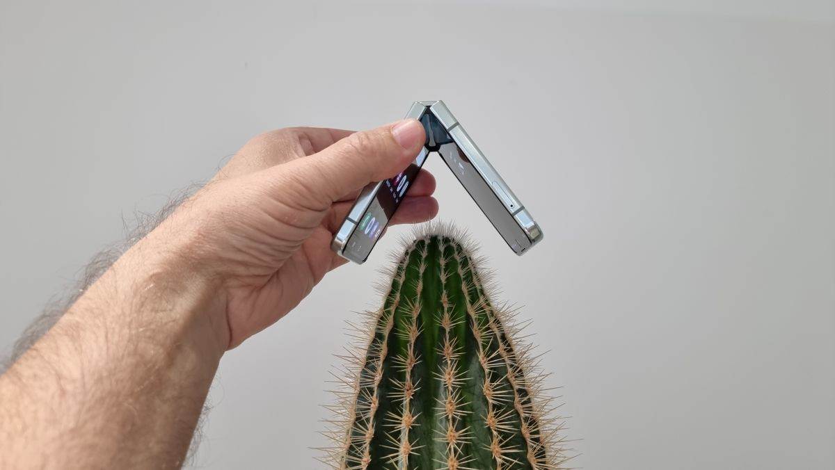 JAVLJAMO SE IZ KOREJE: Samsung je predstavio novi Flip5