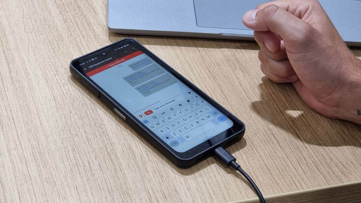 Bullitt Satelitte Messenger (7).jpg