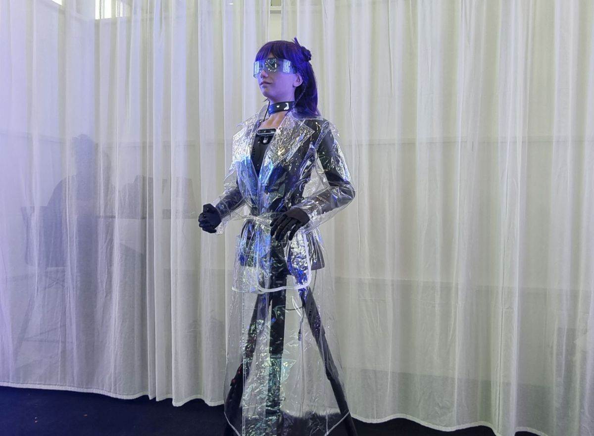 HOUSE OF ROBOTS: Robotski konobar, robotska ljepotica koja sve zna