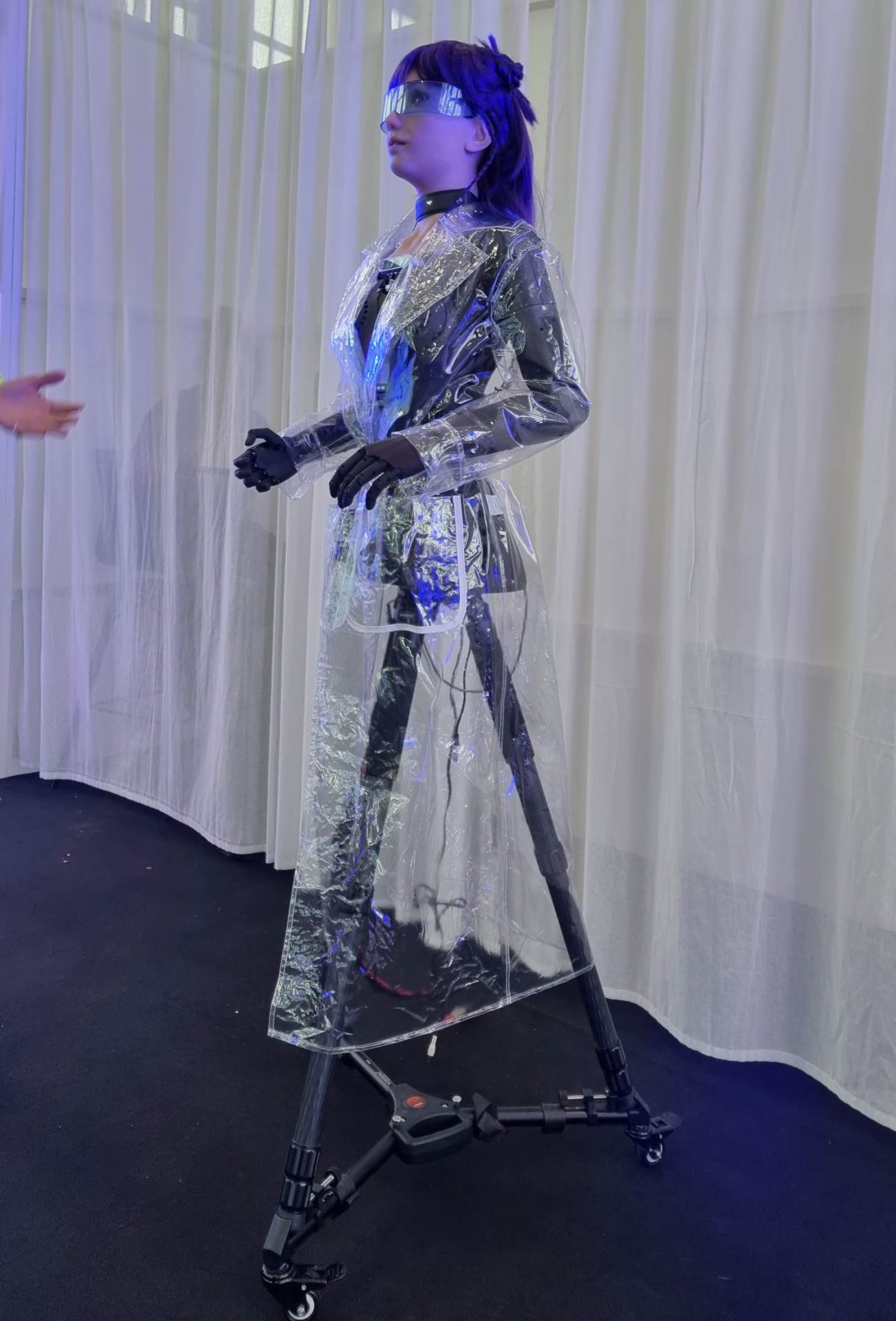 HOUSE OF ROBOTS: Robotski konobar, robotska ljepotica koja sve zna