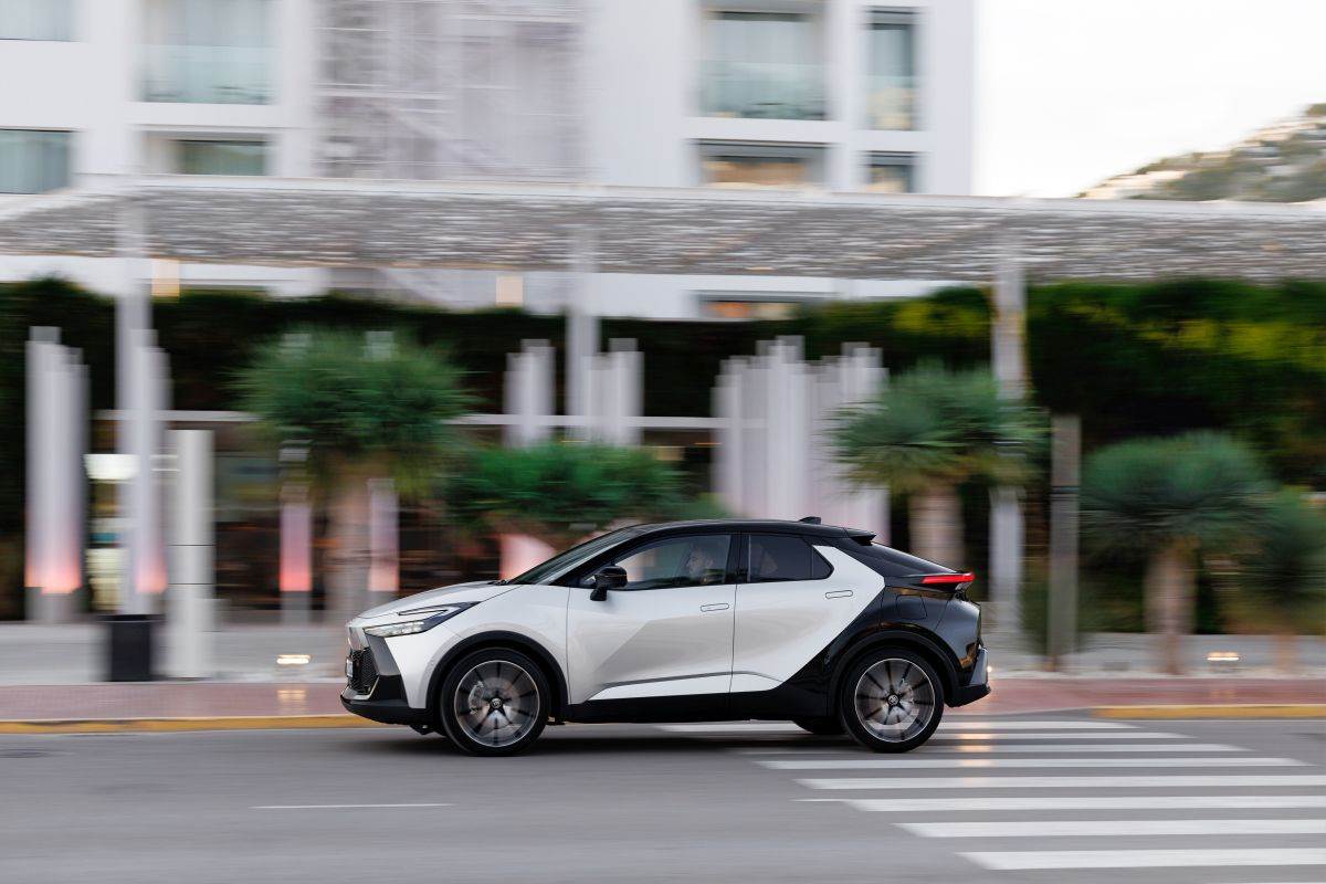 Toyota C-HR 2024 (14).jpg