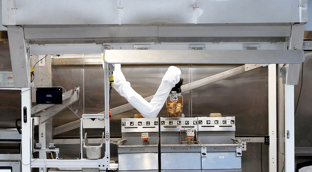 Prvi svjetski autonomni restoran (14).jpg