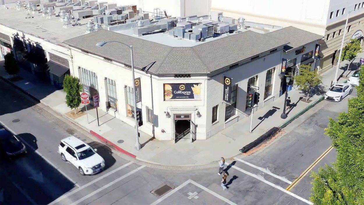 Prvi svjetski autonomni restoran (2).jpg