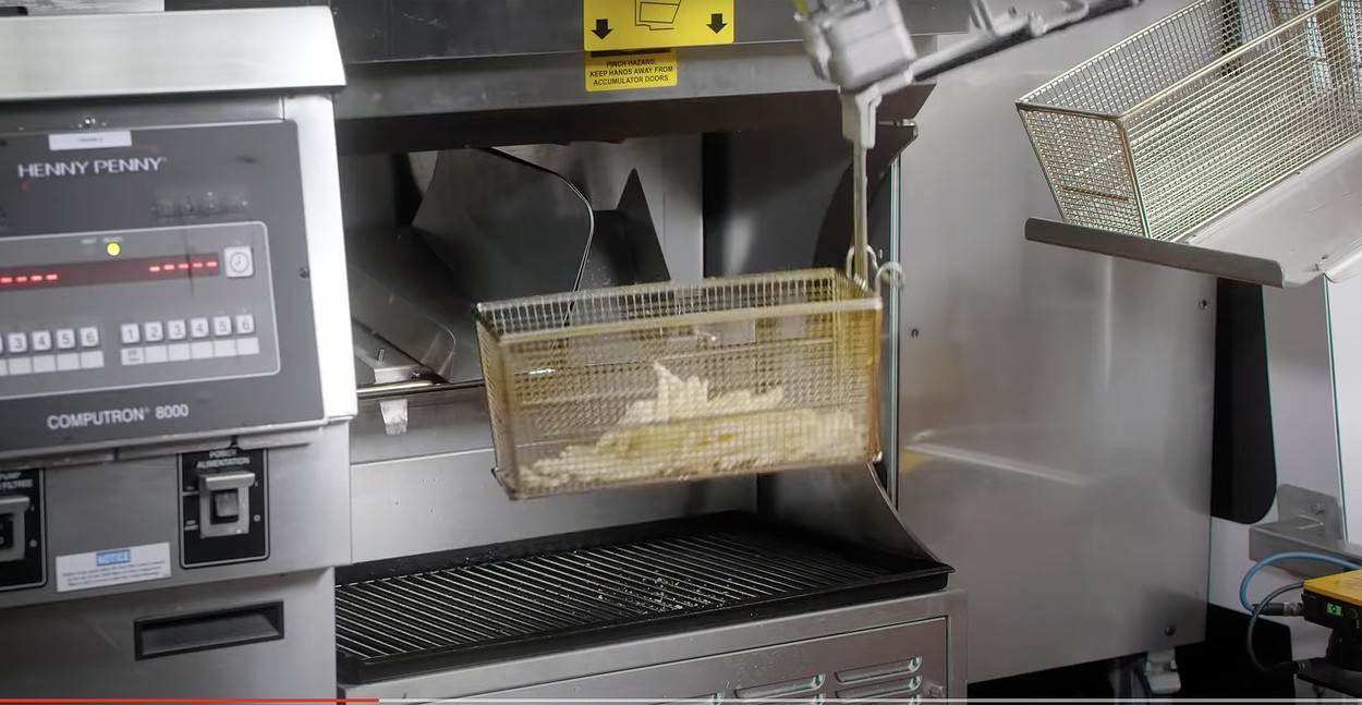 Prvi svjetski autonomni restoran (4).jpg