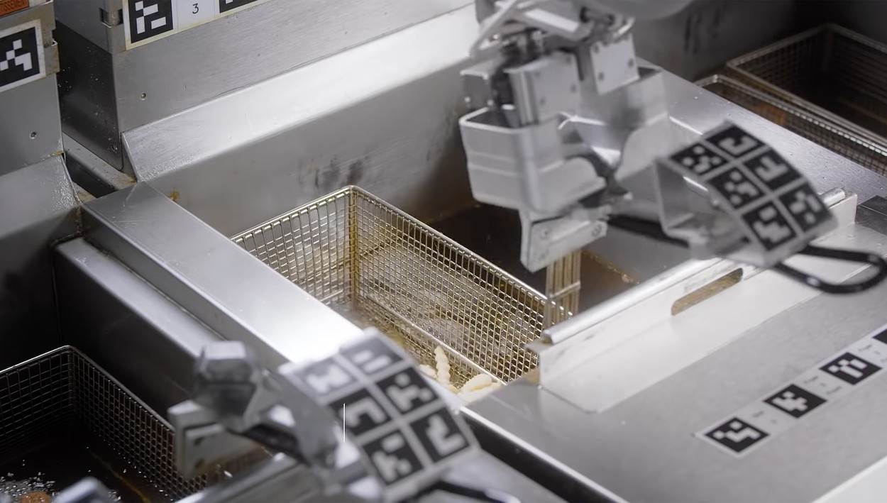 Prvi svjetski autonomni restoran (11).jpg