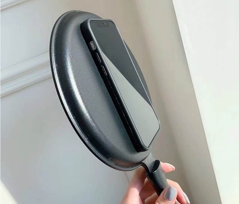 NEOBIČNA NAMJENA Ova tava ne služi za palačinke niti da nekog 'potapšate' po glavi