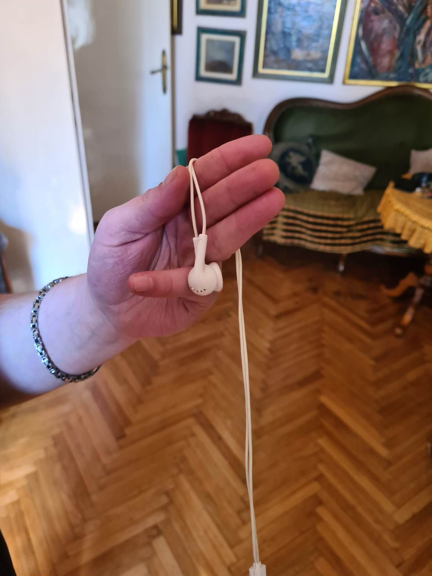 NEMA VIŠE ZAPETLJANIH KABELA Evo kako riješiti problem koji muči mnoge