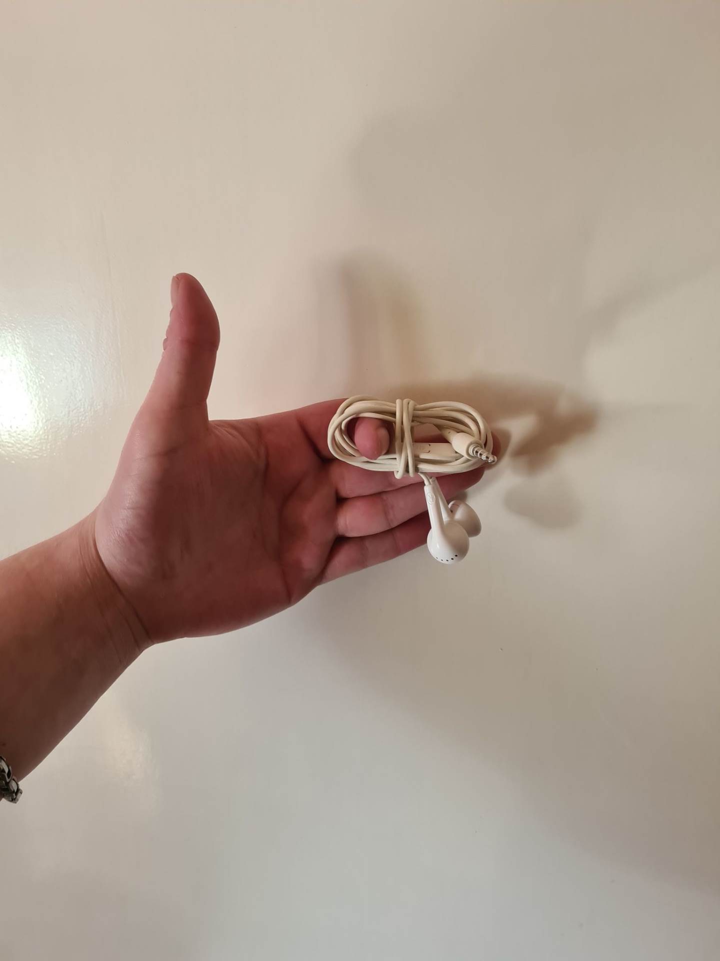 NEMA VIŠE ZAPETLJANIH KABELA Evo kako riješiti problem koji muči mnoge