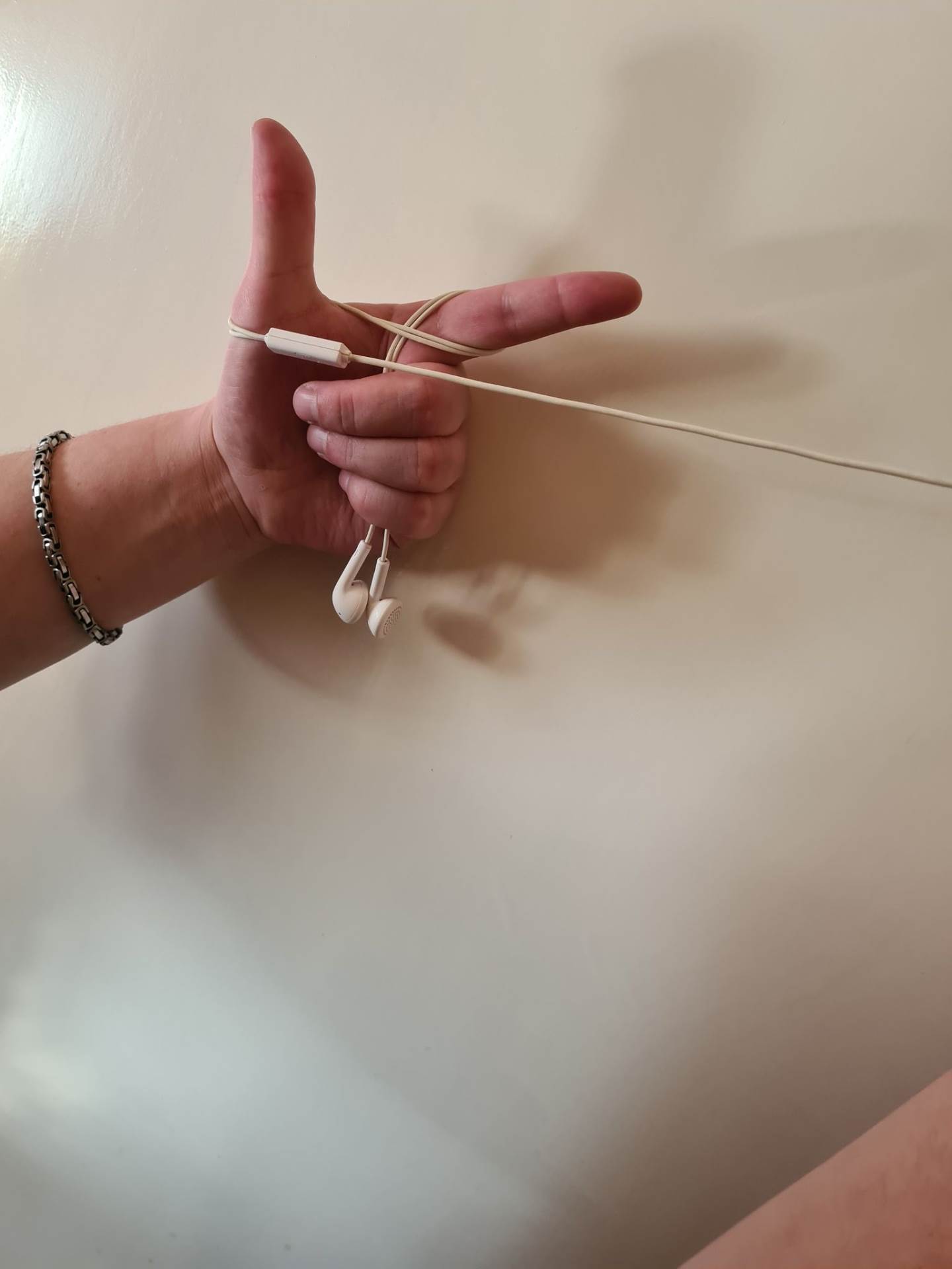 NEMA VIŠE ZAPETLJANIH KABELA Evo kako riješiti problem koji muči mnoge