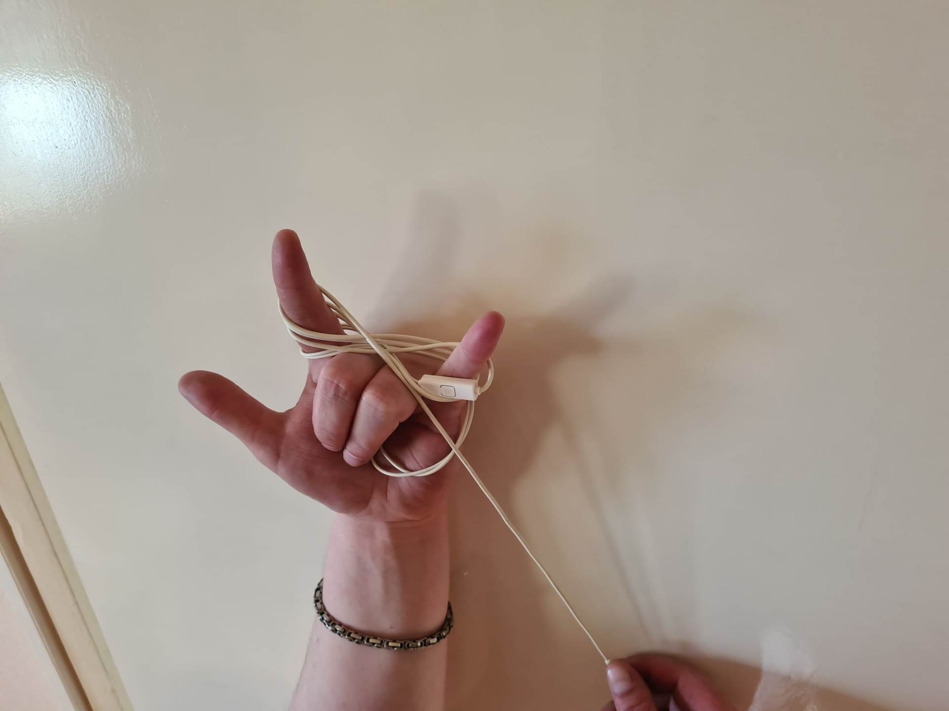 NEMA VIŠE ZAPETLJANIH KABELA Evo kako riješiti problem koji muči mnoge