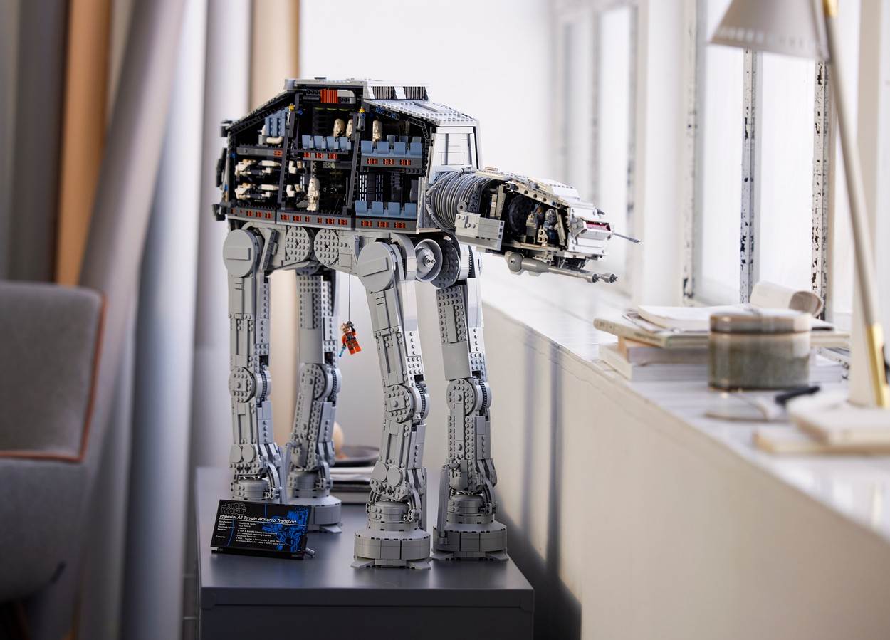 Lego Star Wars AT-AT (5).jpg