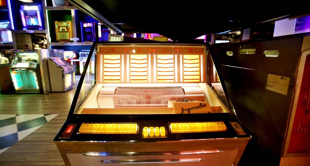 Jukebox (3).jpg