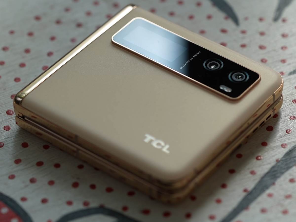 TCL-Project-Chicago-savitljivi-telefon-10.jpeg