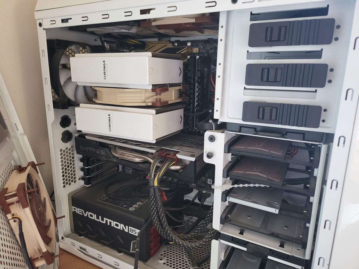 DOBRA ILI LOŠA POZICIJA? Opasnosti koje prijete računalu na podu