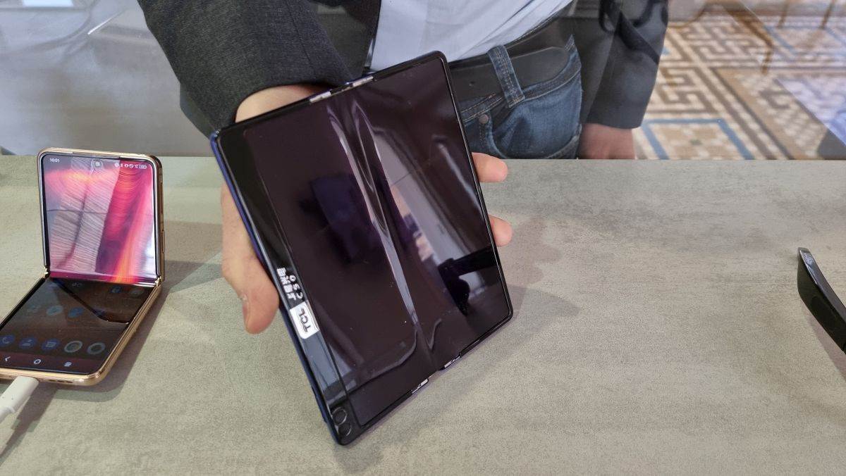 TCL 360-stupanjski savitljivi ekran (1).jpg