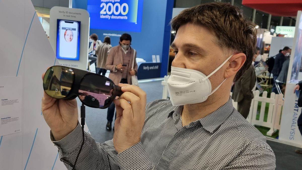 HTC VIVE Flow holoride (4).jpg