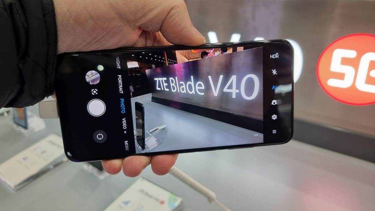 ZTE Blade V40 5G (1).jpg