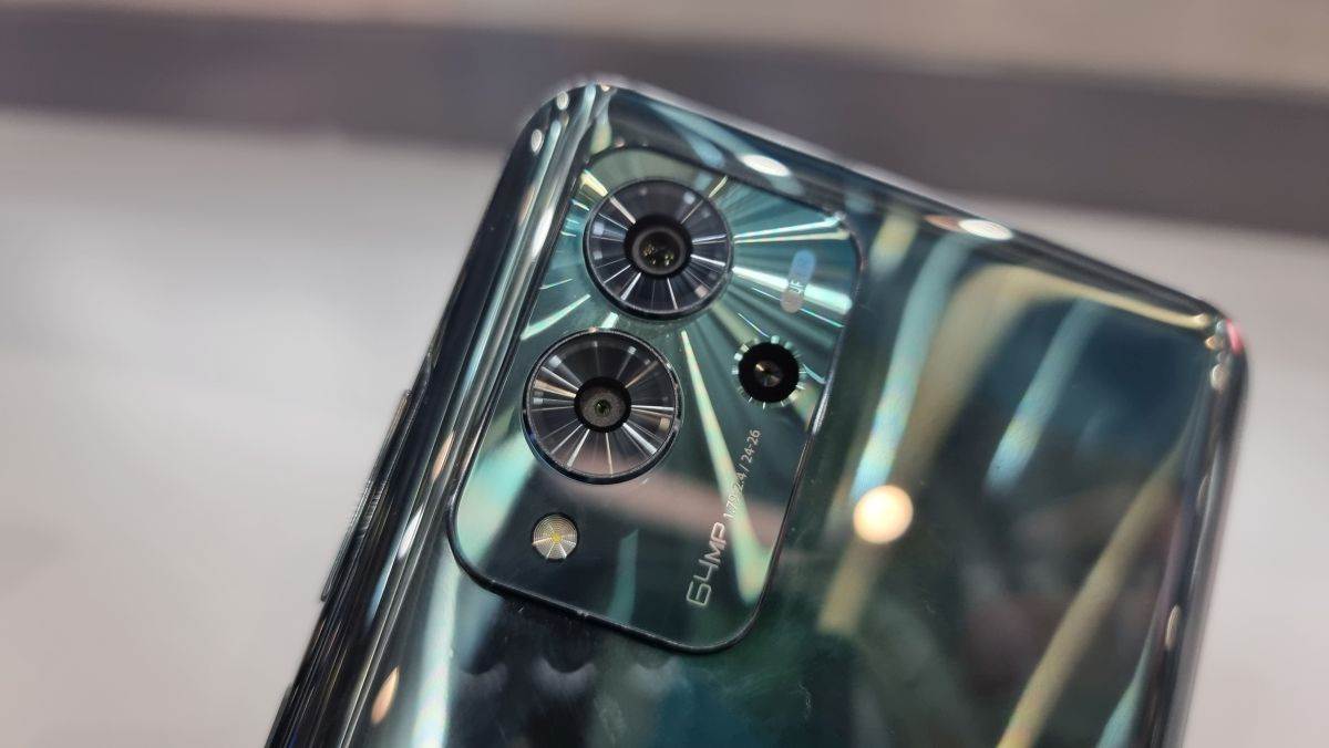 ZTE Blade V40 Pro (1).jpg