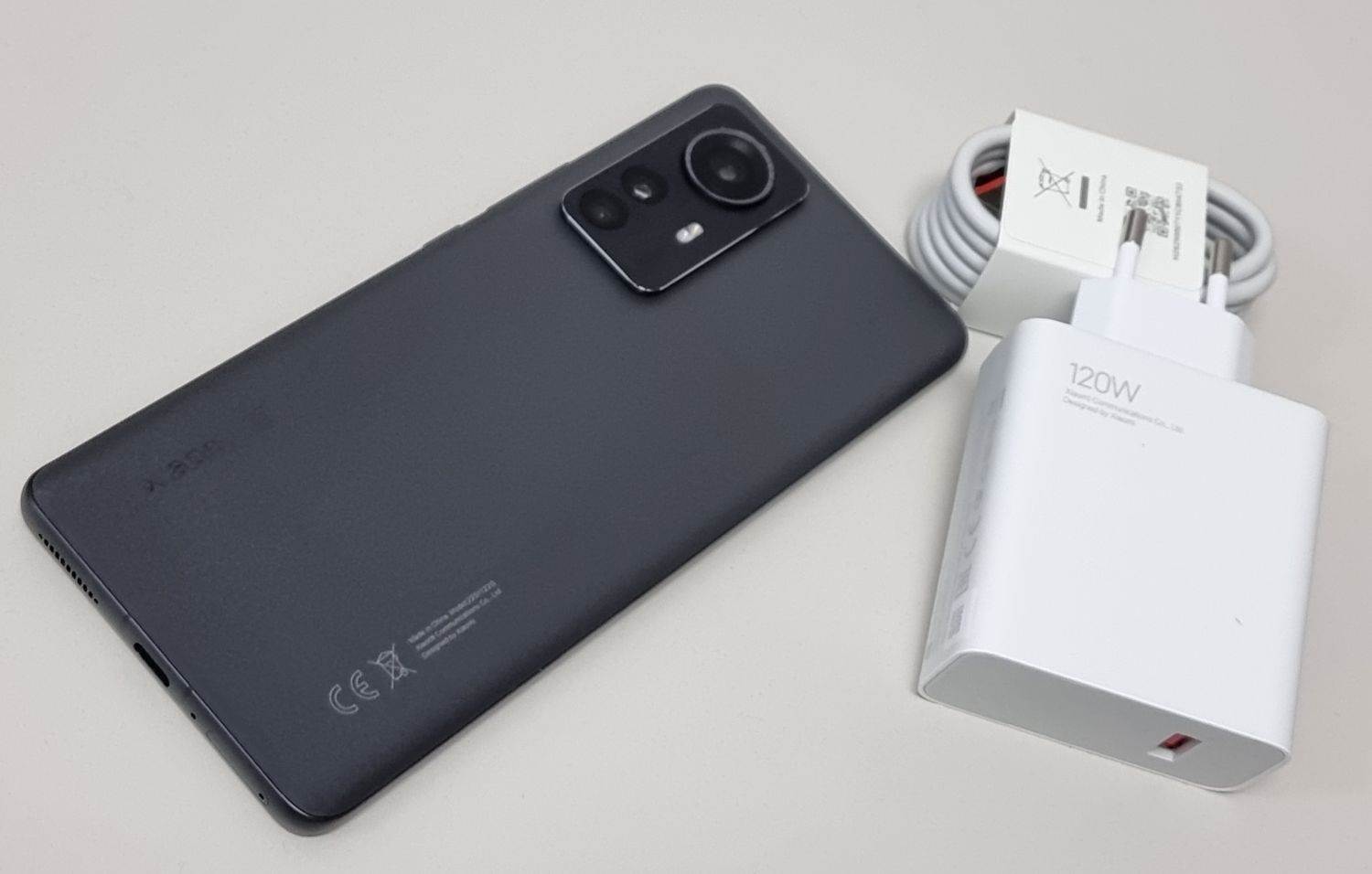 Xiaomi 12 Pro punjač (2).jpg