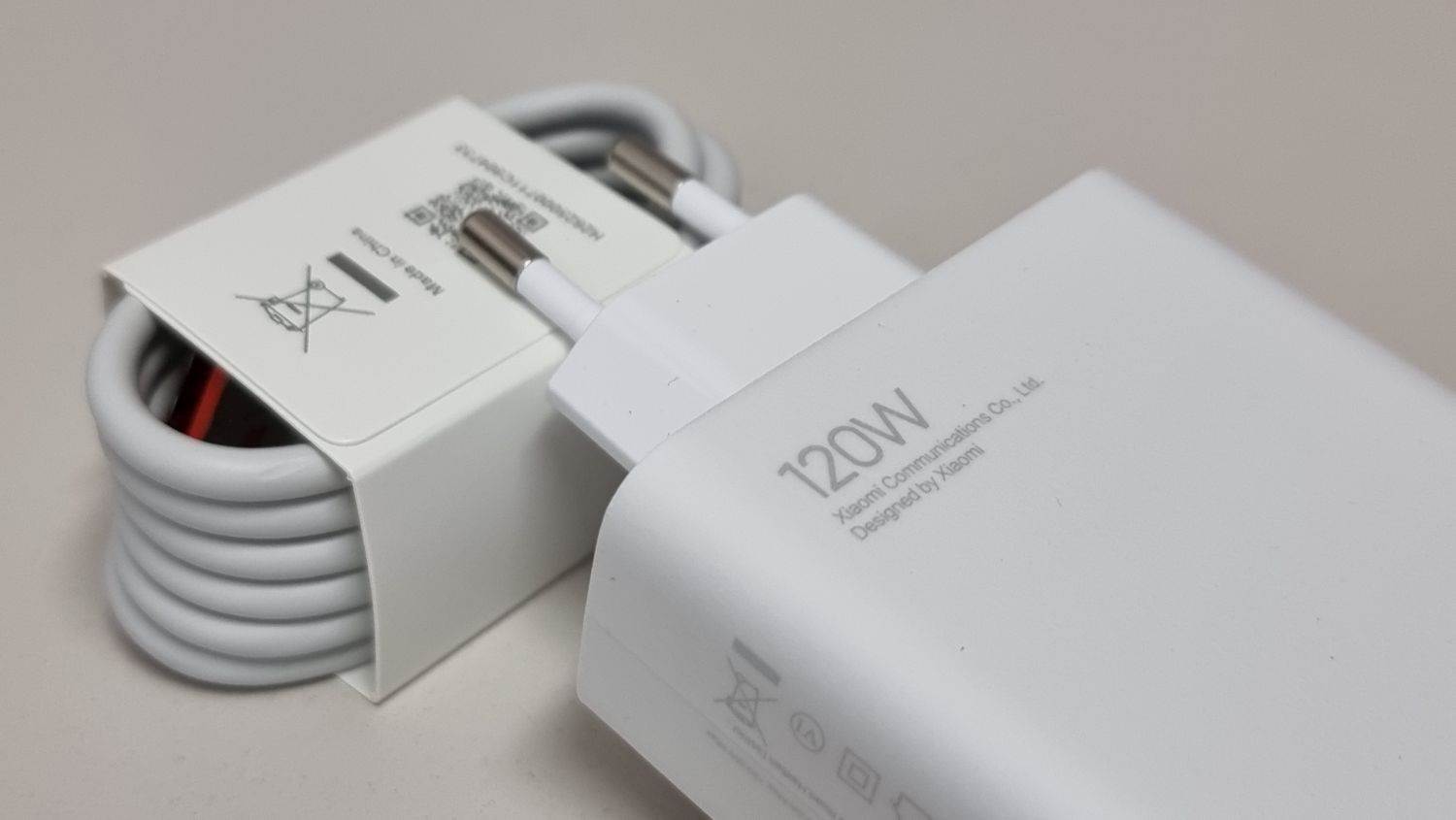 Xiaomi 12 Pro punjač (1).jpg