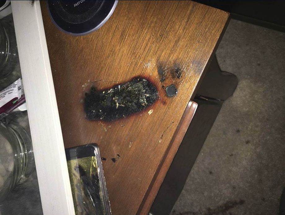 Telefon na suncu Samsung (1).jpg