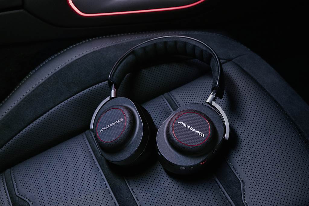 Mercedes-Benz MG20 Wireless Gaming Headphones (3).jpg