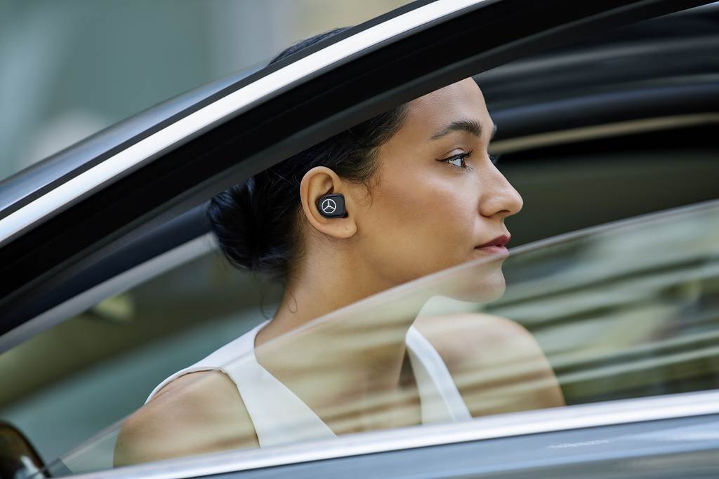 Mercedes-Benz MW08 Active Noise-Cancelling True Wireless Earphones (4).jpg