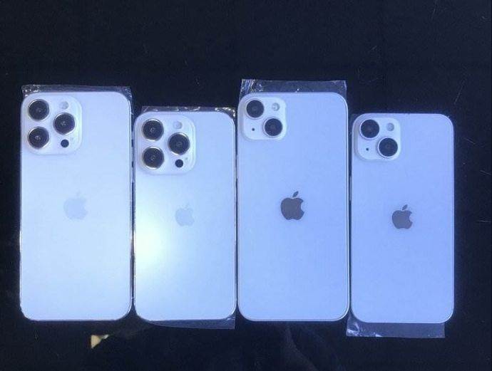 Apple iPhone 14 (1).jpg