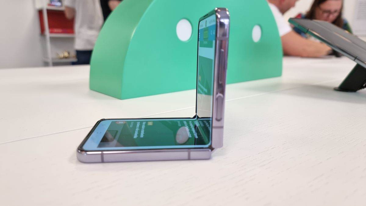 SAMSUNGOVA SUPER-PETORKA: Novi sklopivi telefoni, satovi i slušalice