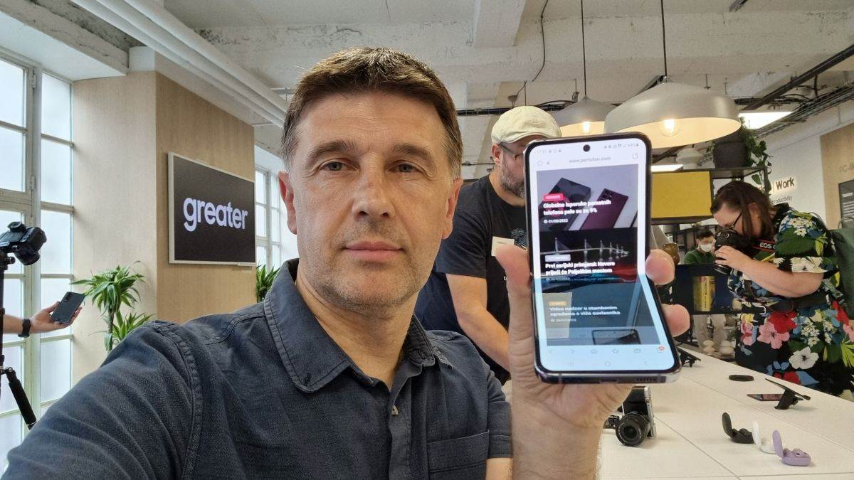 Samsung Galaxy Z Flip4 (4).jpg