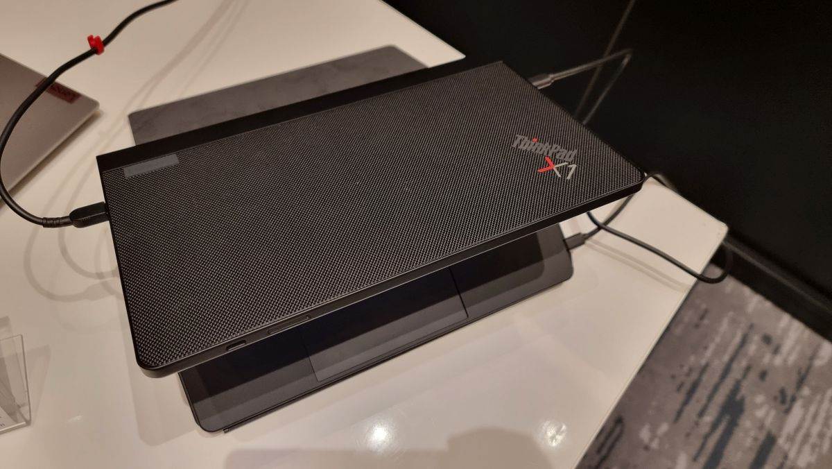Lenovo ThinkPad X1 Fold (8).jpg