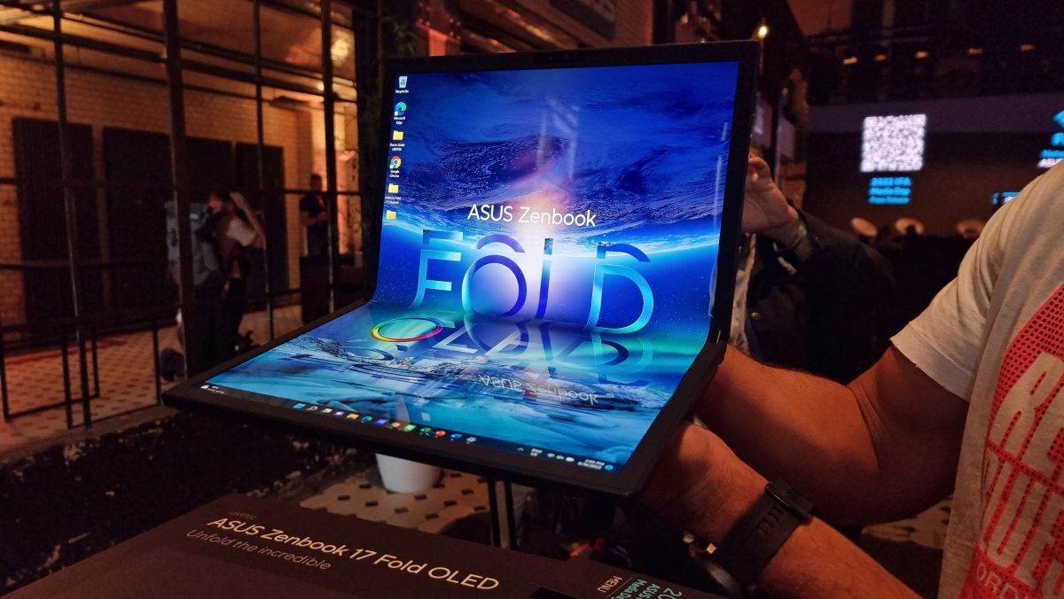 Asus Zenbook 17 Fold OLED (12).jpg