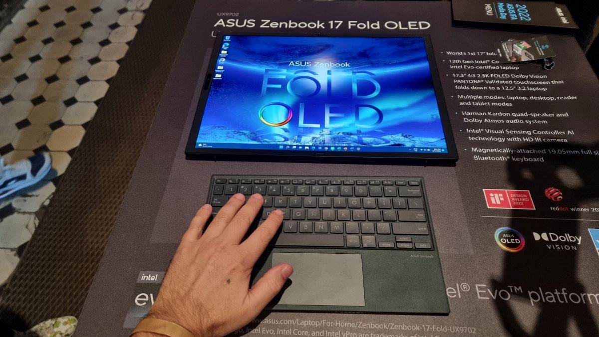 Asus Zenbook 17 Fold OLED (10).jpg