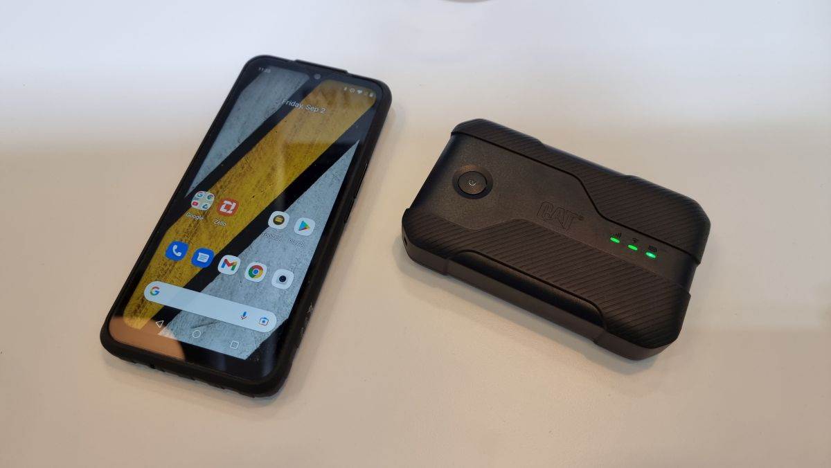 CAT S53 & CAT Q10 (2).jpg