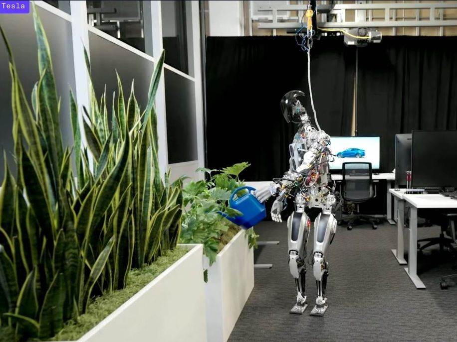 Tesla Optimus (5).jpg